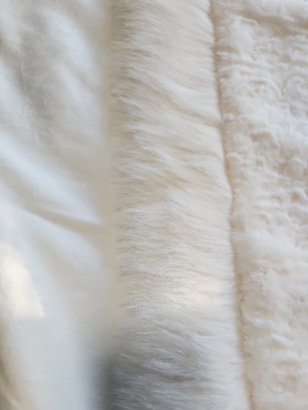 Hotel Du Cobb, Dennis basso Ivory Faux Fur Throw with Lush Pile - Picture 4 of 5
